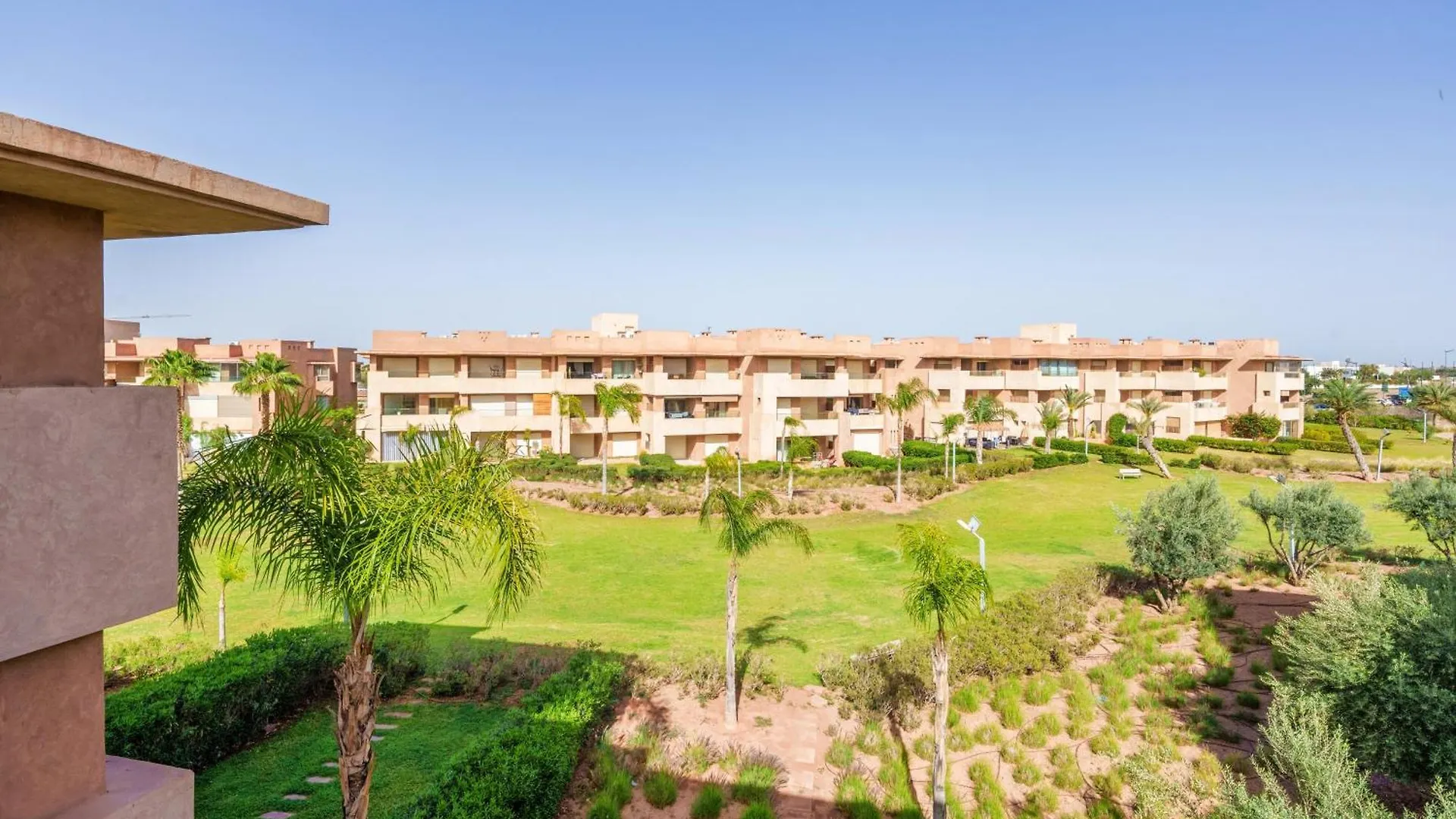 Relax Front Of Golf-Atlas Marrakesh